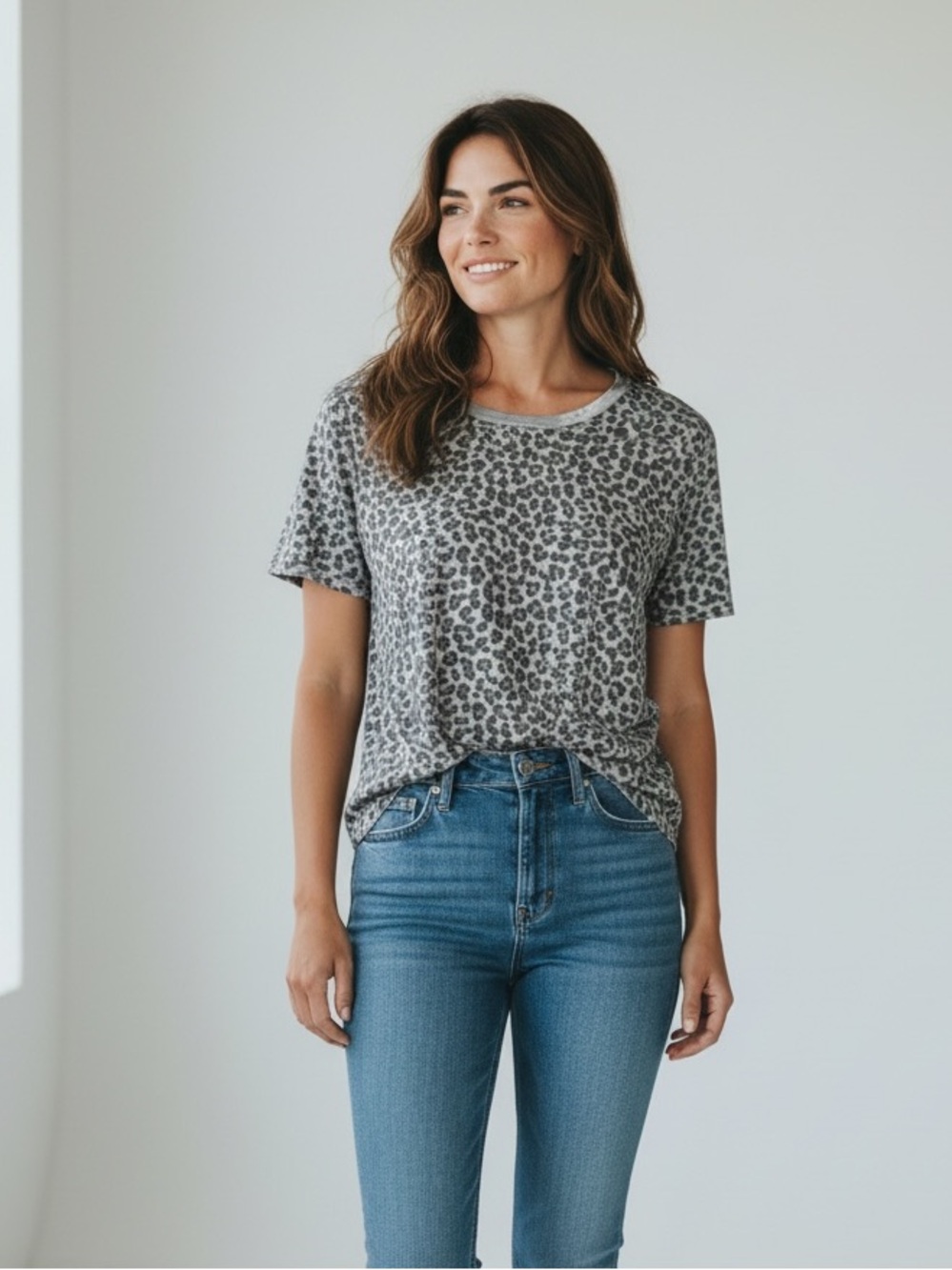 Banana Republic Luxe Touch Women’s Size XL  Scoop Neck Gray Leopard Print Tee